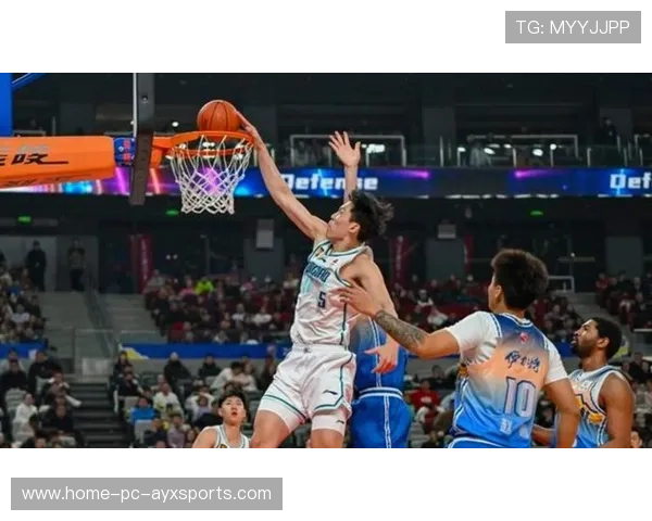 CBA上海外援挡拆顺下轻松扣篮