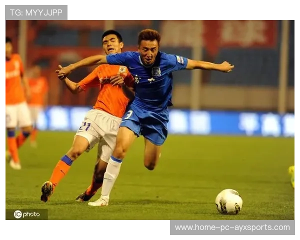 掌握纽曼外场接球与抛传技巧，开启足球新征程