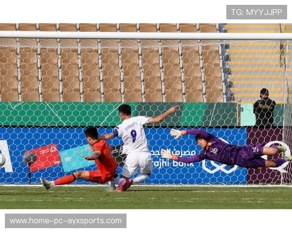 李昊扑救成为比赛转折：那一刻，赛场为他改写历史