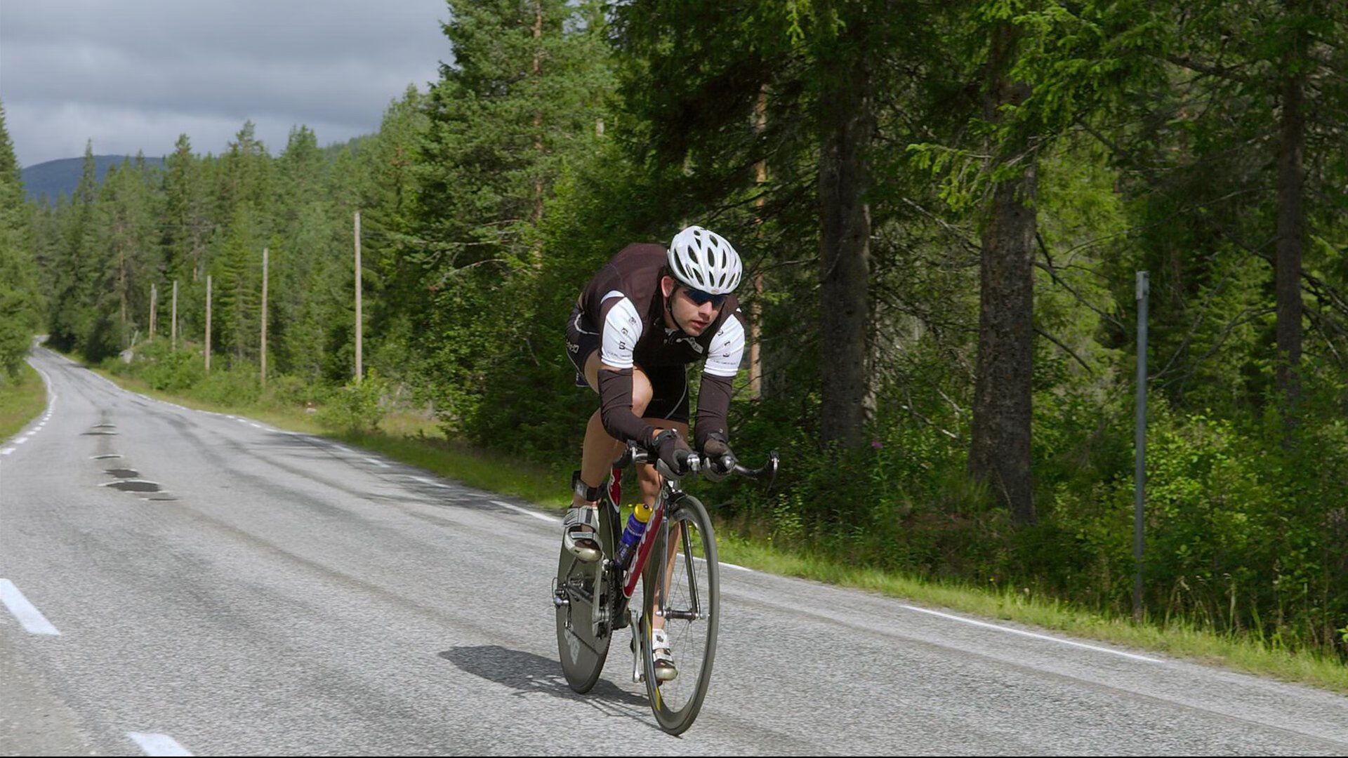 TL社交媒体粉丝数突破百万，全世界社交媒体粉丝最多的人